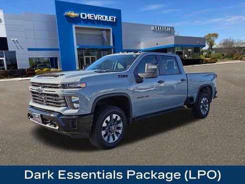 Used 2024 Chevrolet Silverado 2500 Custom w/ Custom Value Package image 4