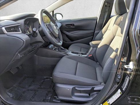 Used 2025 Toyota Corolla LE image 14