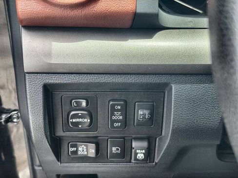 Used 2019 Toyota Tundra SR5 w/ SR5 Upgrade Package AWD/4WD image 17