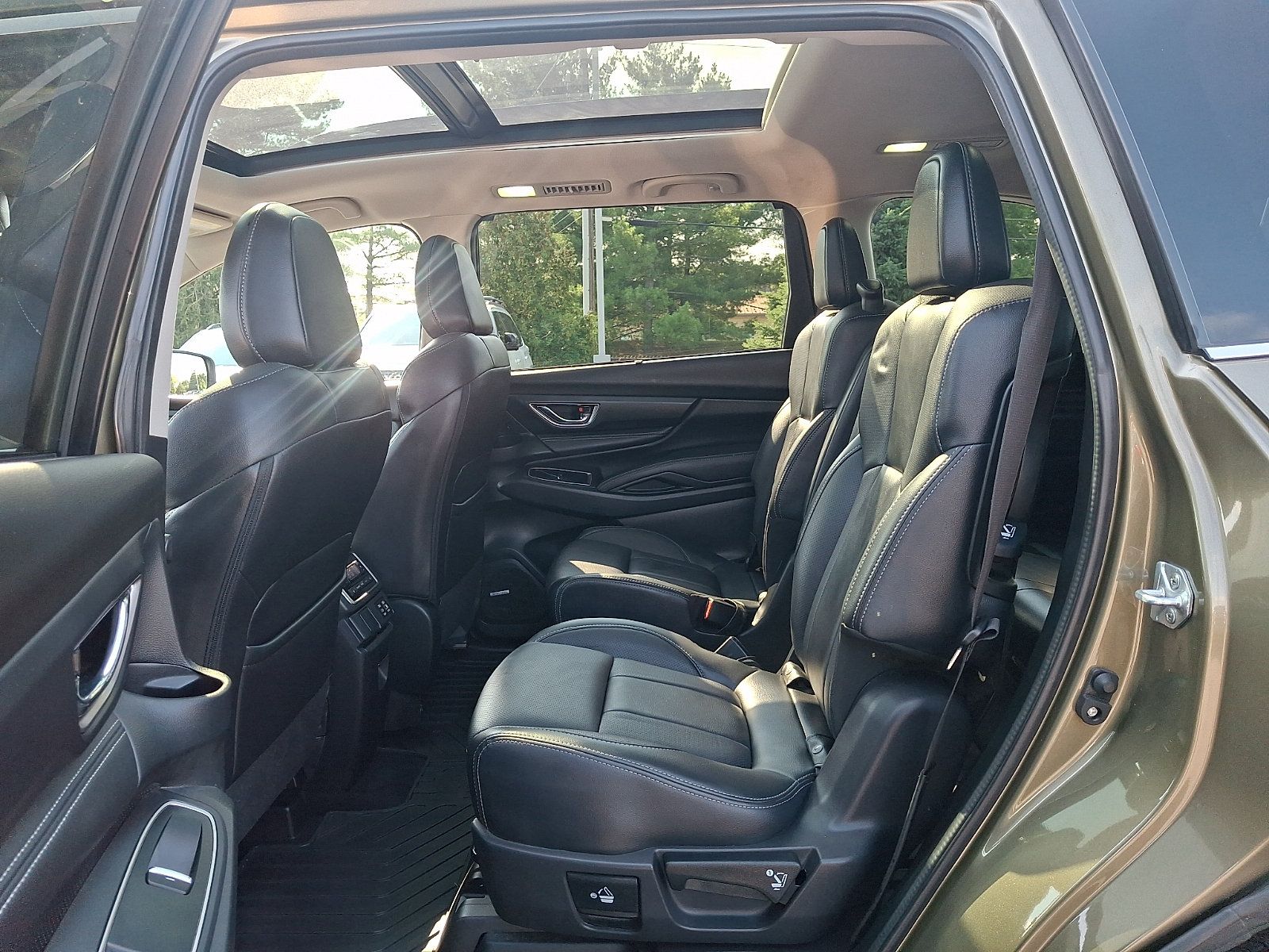 Used 2023 Subaru Ascent Limited w/ Technology Package AWD/4WD image 10