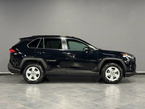 Used 2021 Toyota RAV4 XLE FWD image 4