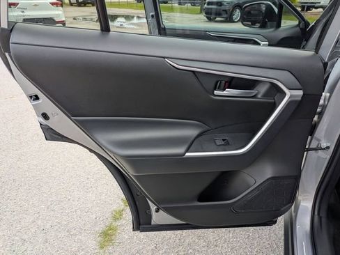 Used 2025 Toyota RAV4 XLE FWD image 25