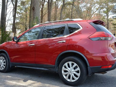 Used 2017 Nissan Rogue S w/ S Appearance Package AWD/4WD image 7