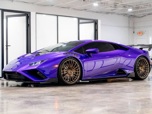 Used 2021 Lamborghini Huracan EVO RWD image 6