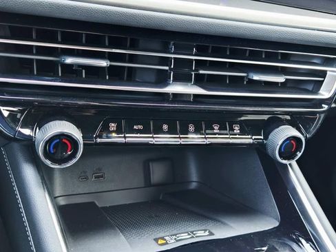 New 2026 Chevrolet Traverse LT w/ Midnight/Sport Edition image 24