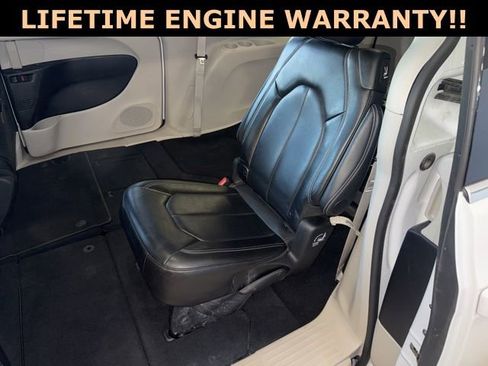 Certified 2024 Chrysler Pacifica Touring-L image 29