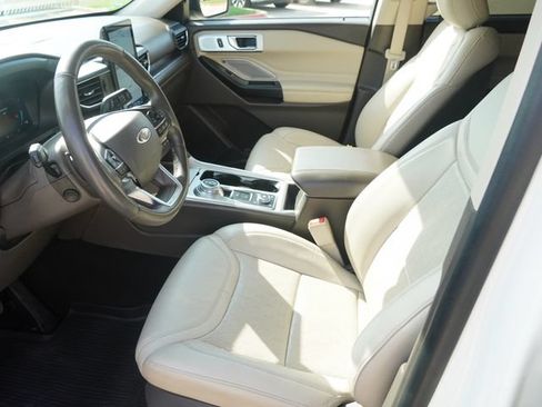 Used 2020 Ford Explorer Platinum w/ Premium Technology Package AWD/4WD image 21