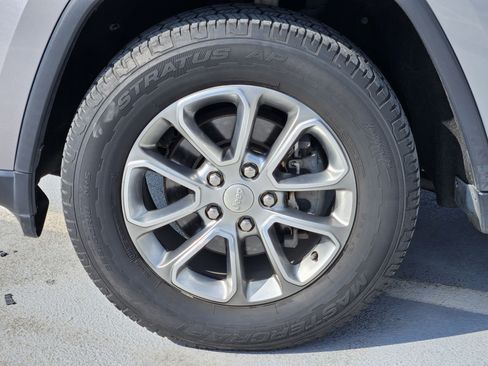 Used 2018 Jeep Grand Cherokee Limited image 13