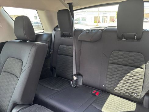 Used 2025 Nissan Pathfinder SV FWD image 27