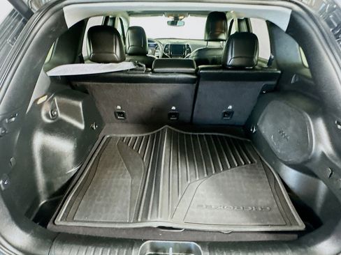 Used 2022 Jeep Cherokee Limited image 25