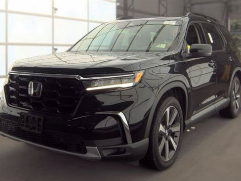 Used 2023 Honda Pilot Touring image 4