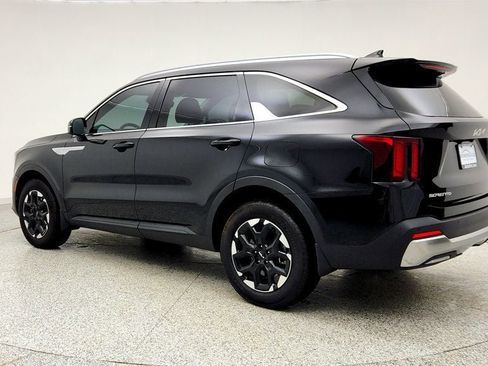 Used 2025 Kia Sorento S w/ Panoramic Sunroof Package image 7