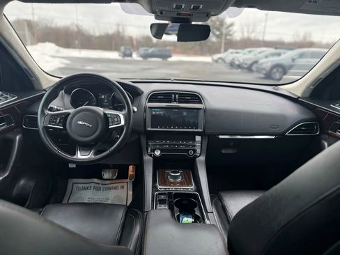 Used 2019 Jaguar F-PACE Prestige image 13