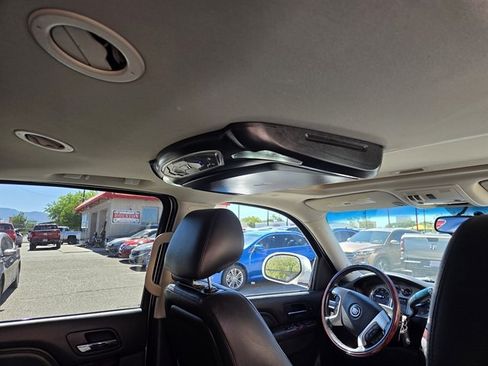 Used 2014 Cadillac Escalade ESV Luxury AWD/4WD image 9