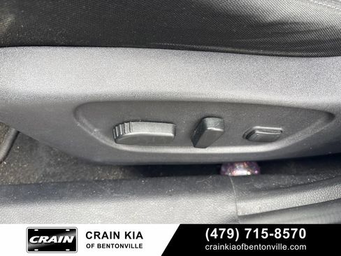 Used 2018 Nissan Rogue SV AWD/4WD image 18