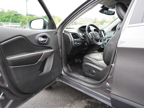 Used 2019 Jeep Cherokee Limited w/ Technology Group image 33