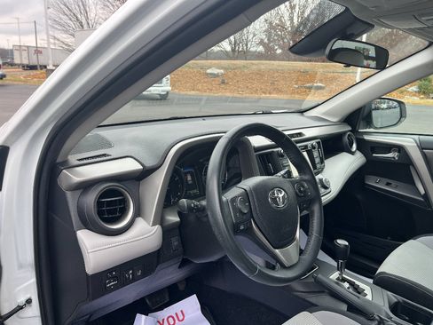 Used 2018 Toyota RAV4 XLE image 28
