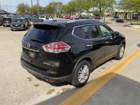 Used 2016 Nissan Rogue SV AWD/4WD image 3