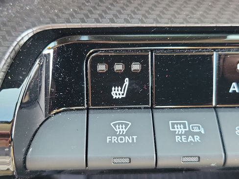 Used 2025 Toyota Prius XLE image 26