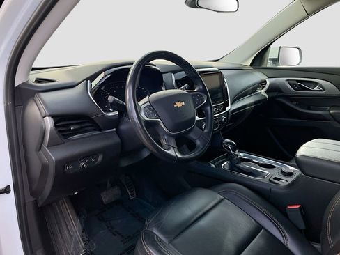 Used 2021 Chevrolet Traverse LT image 9