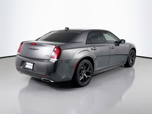 Used 2023 Chrysler 300 Touring L image 5