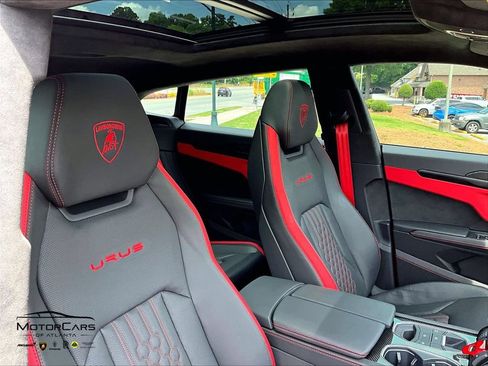 Used 2024 Lamborghini Urus S AWD/4WD image 9