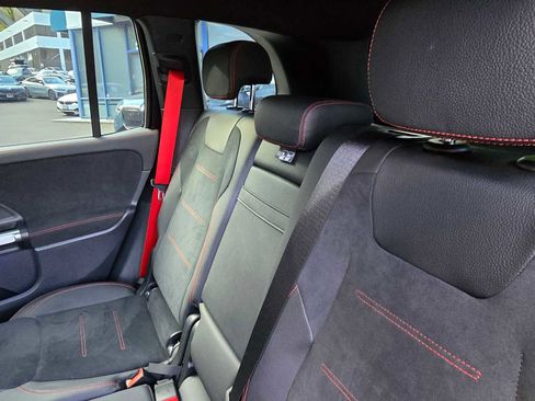 Used 2023 Mercedes-Benz GLB 35 AMG 4MATIC image 17