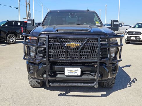 Used 2024 Chevrolet Silverado 2500 Custom w/ Custom Convenience Package image 8