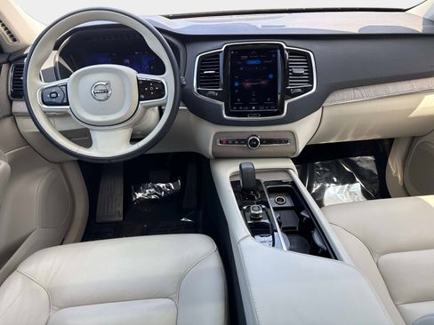 Certified 2025 Volvo XC90 T8 Plus w/ Protection Package Premier image 18