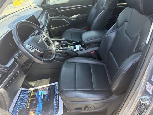 Used 2025 Kia Telluride S image 9