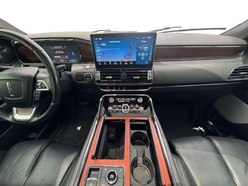 Used 2023 Lincoln Navigator Reserve AWD/4WD image 13