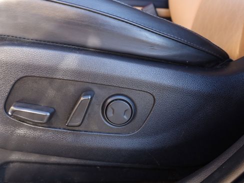 Used 2022 Kia Carnival EX image 29