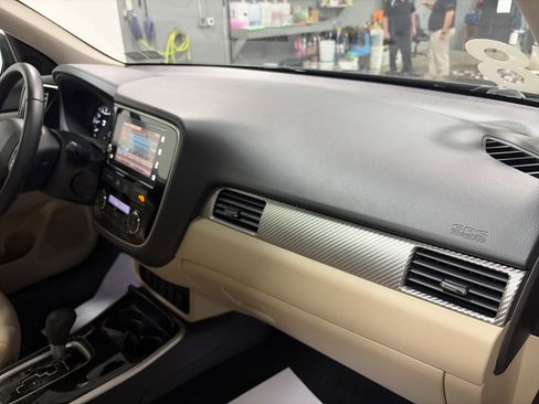 Used 2018 Mitsubishi Outlander SE image 32