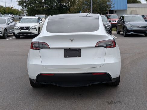 Used 2022 Tesla Model Y Long Range image 4