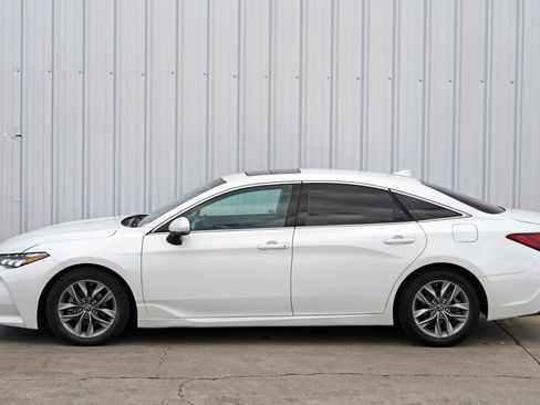 Used 2019 Toyota Avalon XLE w/ Moonroof Package image 45