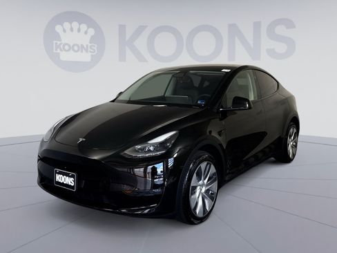 Used 2024 Tesla Model Y Long Range AWD/4WD image 1