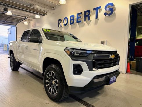 Used 2024 Chevrolet Colorado LT w/ LT Convenience Package III image 2