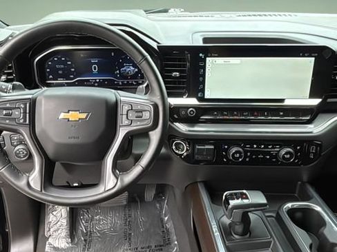 Used 2024 Chevrolet Silverado 1500 High Country w/ High Country Premium Package AWD/4WD image 10
