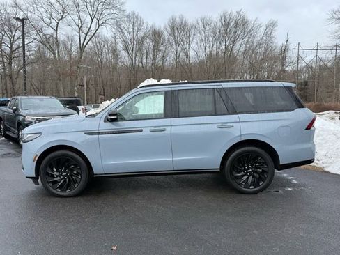 Used 2025 Lincoln Navigator Reserve w/ Jet Appearance Package AWD/4WD image 3