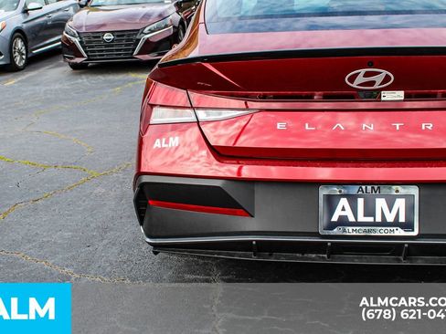 Used 2025 Hyundai Elantra Sport FWD image 11