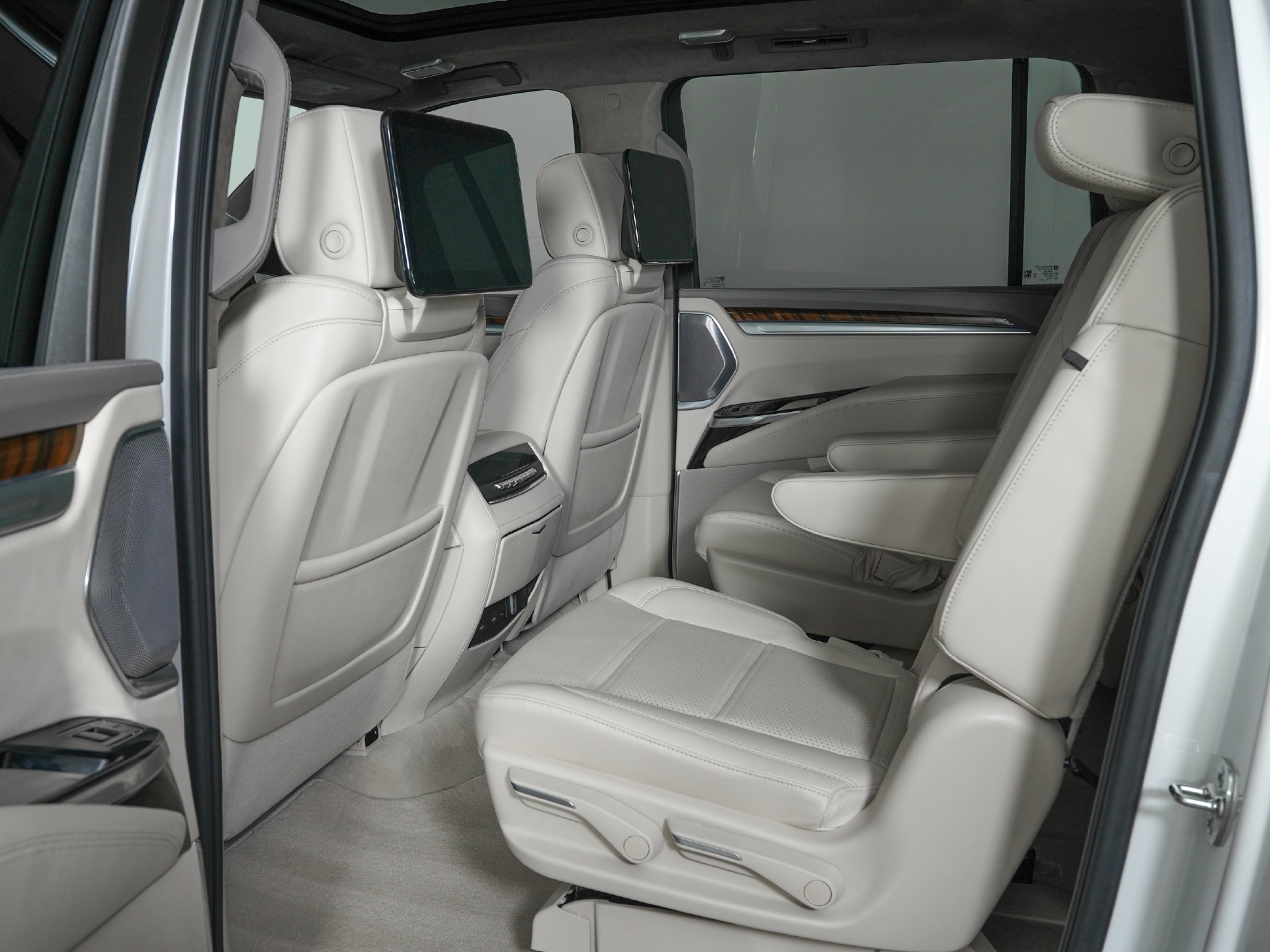 Used 2025 Cadillac Escalade ESV Sport Platinum AWD/4WD image 15