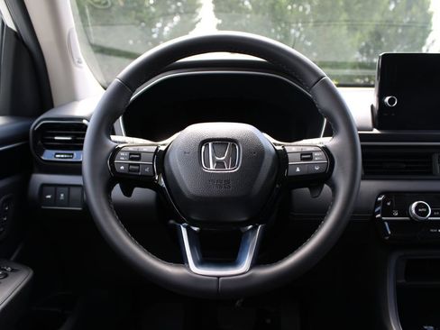 Used 2025 Honda Pilot Touring image 21