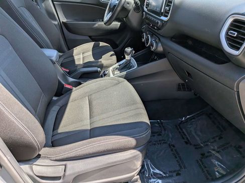 Used 2025 Hyundai Venue SEL FWD image 29