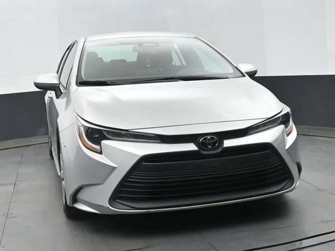Used 2023 Toyota Corolla LE FWD image 3
