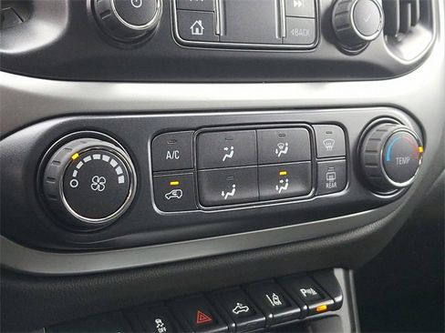 Used 2022 Chevrolet Colorado LT w/ Safety Package image 16