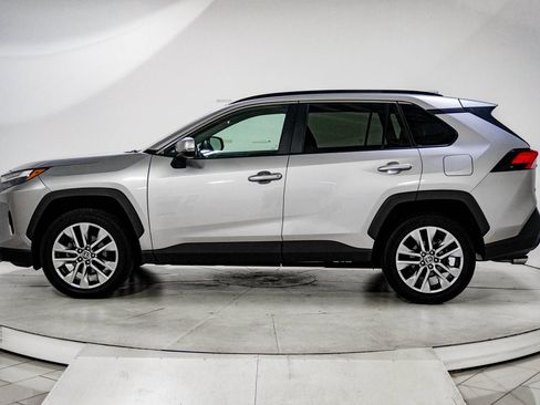 Used 2022 Toyota RAV4 XLE Premium AWD/4WD image 5
