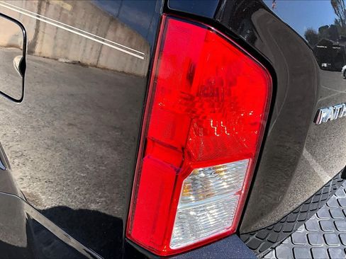 Used 2012 Nissan Pathfinder LE RWD image 28