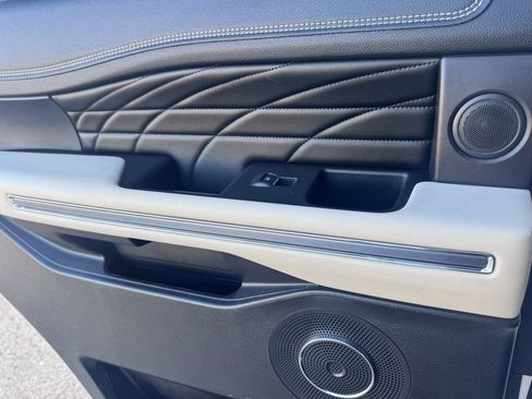 Used 2019 Ford Expedition Platinum image 19