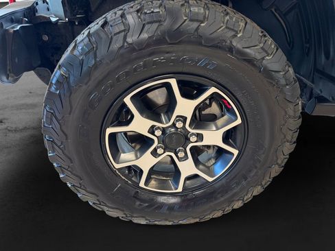 Used 2023 Jeep Wrangler Unlimited Rubicon w/ Dual Top Group AWD/4WD image 9