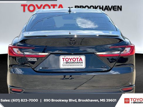 Used 2025 Toyota Camry SE w/ Convenience Package FWD image 4